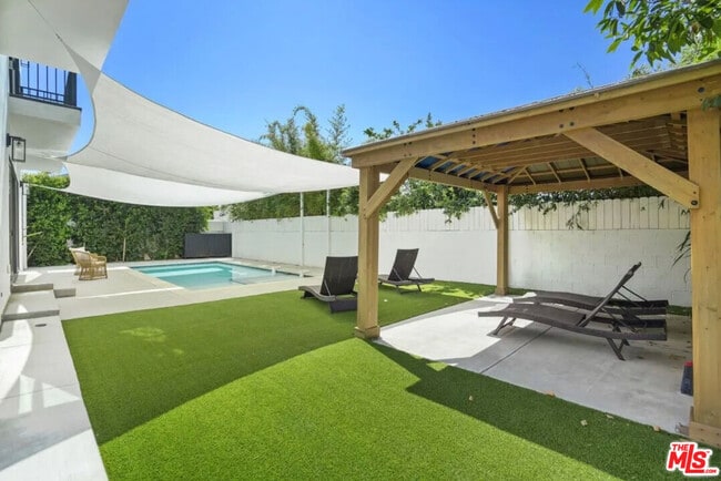 Building Photo - 6146 Whitsett Ave