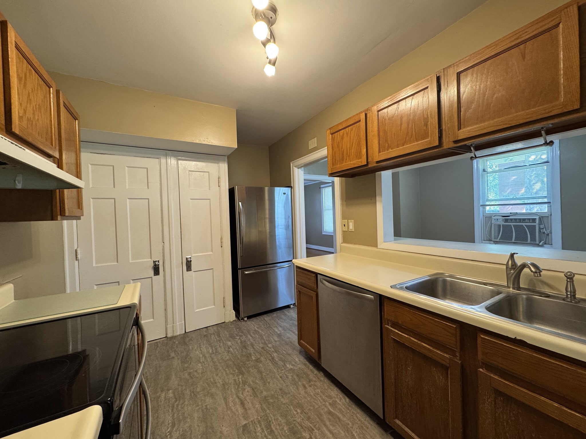 Building Photo - 712 Pacesetter Dr