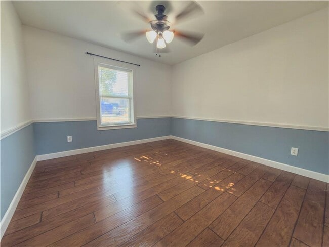 Building Photo - 2713 W Fir St