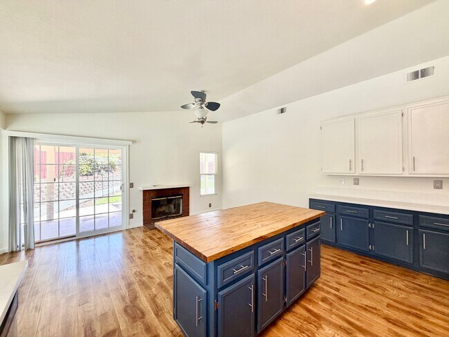 Building Photo - Cul-de-Sac 3 Bedroom 2 Bathroom Home with SOLAR, 3-Car Garage & LARGE Backyard
