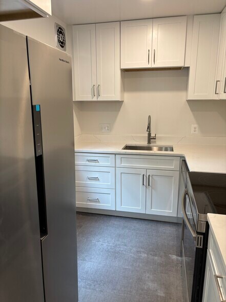 Newly renovated kitchen - 3441 S Stafford St