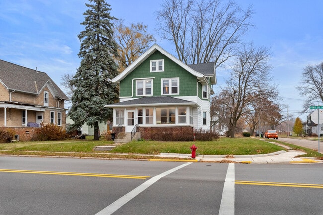 Building Photo - 1136 Fond Du Lac Ave