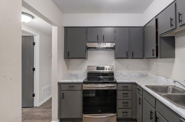 Building Photo - 1223 S Park Ave