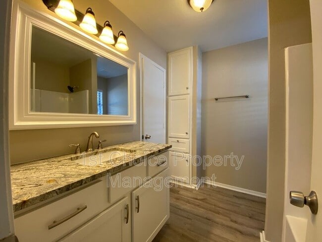 Building Photo - 2311 Kingsford Ct