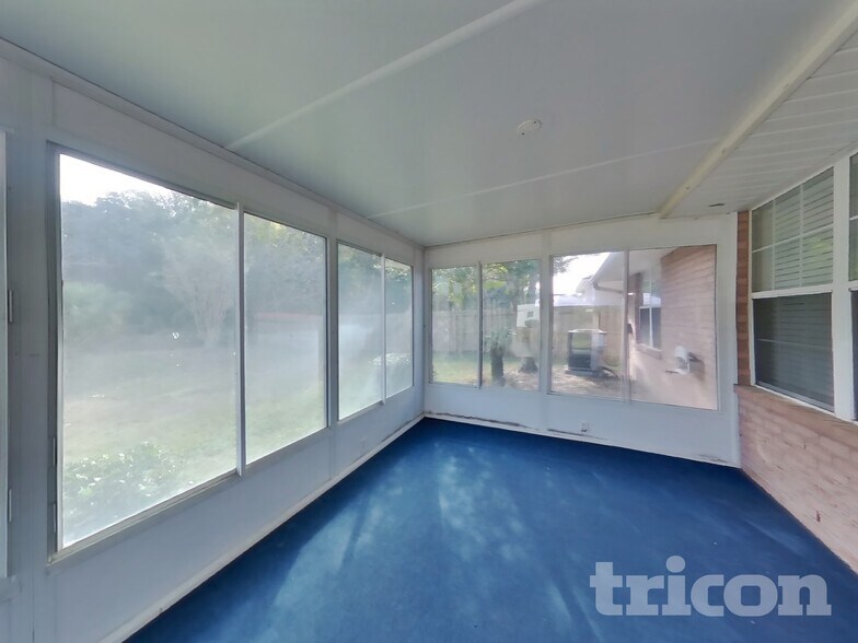 Building Photo - 1267 Summit Oaks Dr E