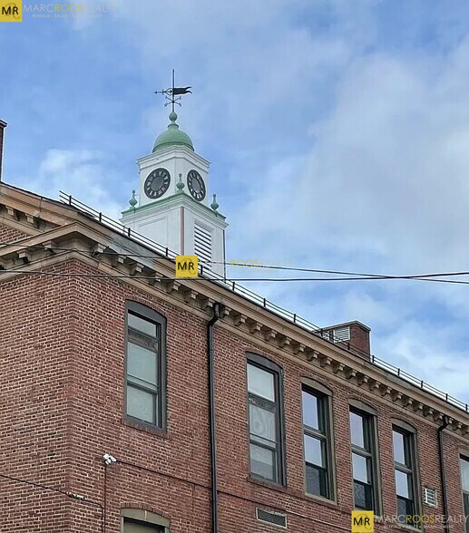 Building Photo - 12 Locust St