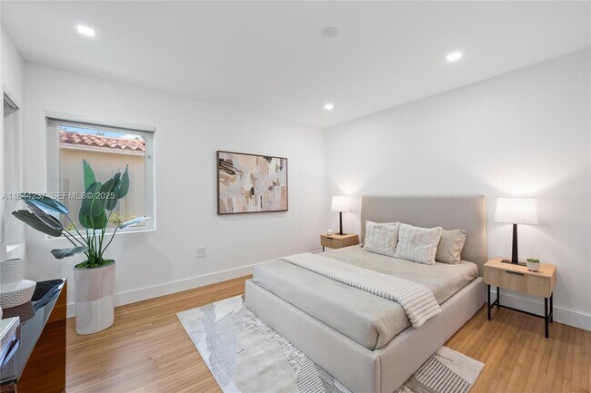 Building Photo - 5211 Granada Blvd