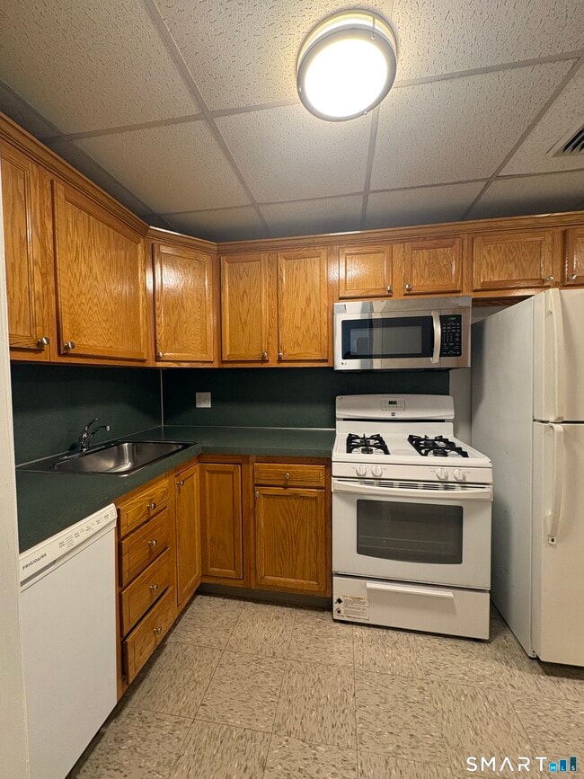 Building Photo - 82 S Main St