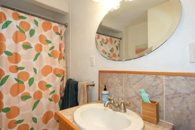 Building Photo - 18 Summit Ave