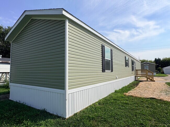 Building Photo - 1820 Green Park Cir