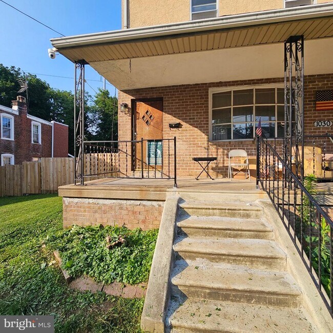 Building Photo - 1030 Lawrence Ave