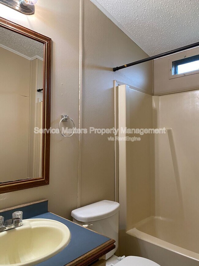Building Photo - 4021 Thomas St