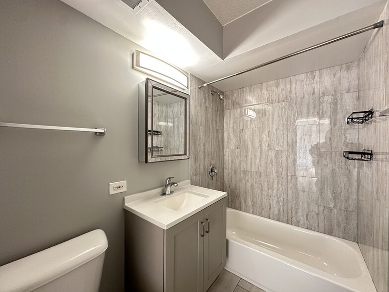 Building Photo - 525 N Quentin Rd