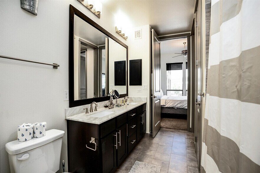 Building Photo - 800 Sorella Ct