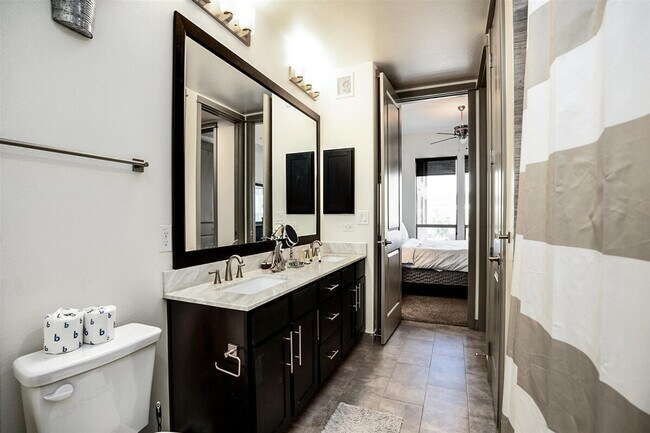 Building Photo - 800 Sorella Ct