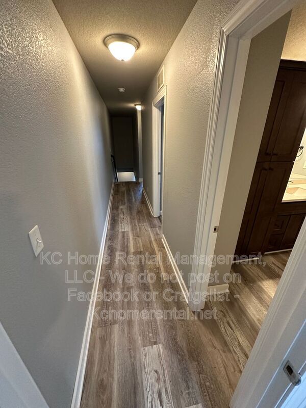 Building Photo - 10536 Kane Dr