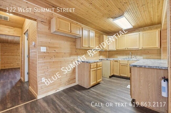 Building Photo - 122 W Summit St