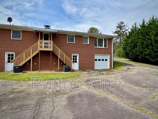 Building Photo - 114 Arco Rd