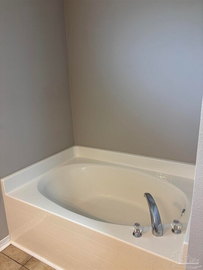 Building Photo - 2423 Flintstone Dr