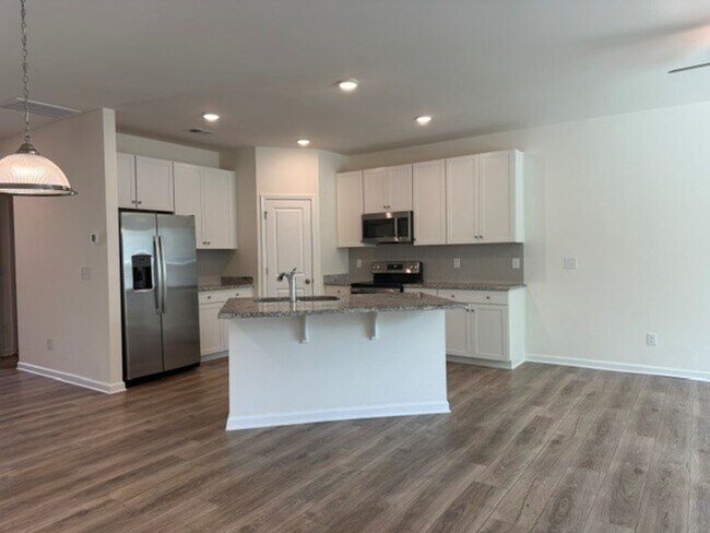 Building Photo - Coming Soon - Lovely 2 Bedroom 2.5 Bath Townhome Powdersville!