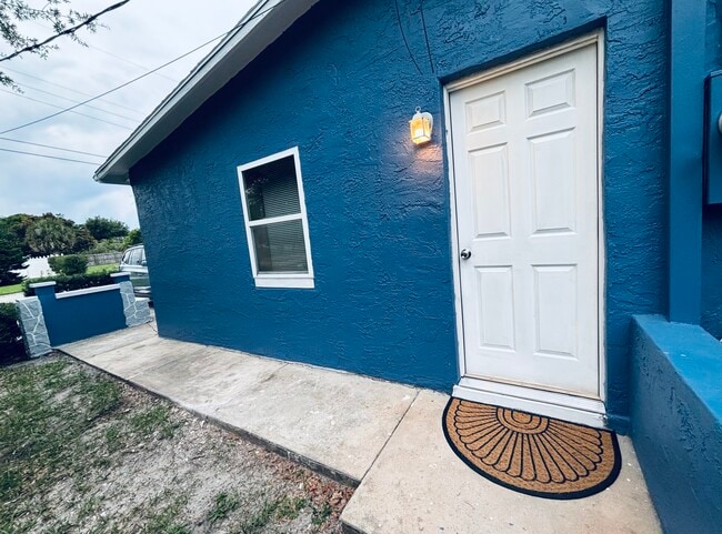 Building Photo - 10 Flamevine Ln