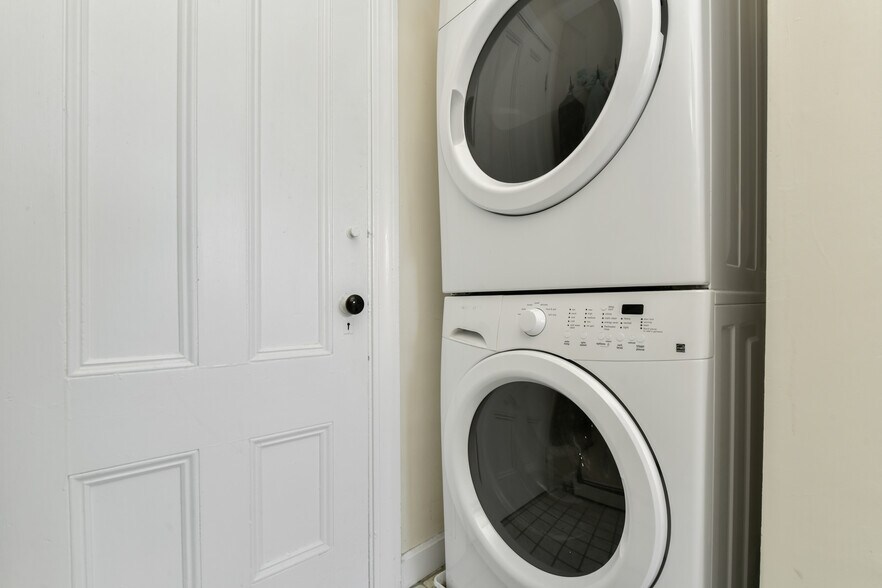 Building Photo - 1774 Beacon St