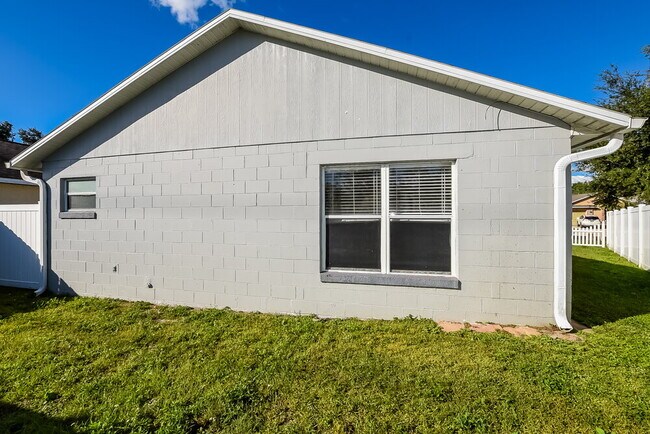 Building Photo - 165 Burnsed Pl