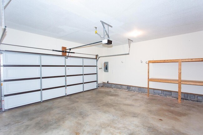 Building Photo - 5609 Landrum Dr