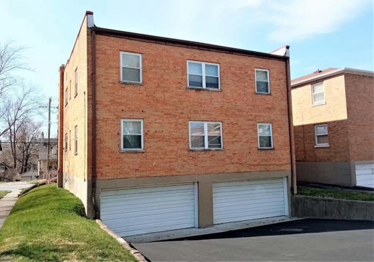 Building Photo - 3210 Glenmore Ave