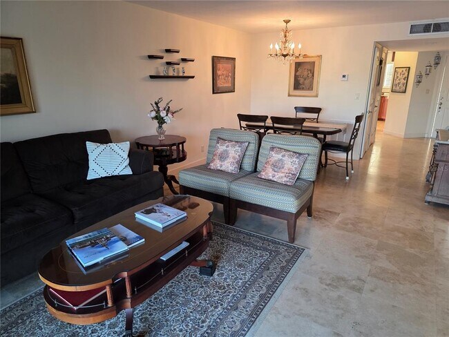 Building Photo - 6100 Bahia Del Mar Cir N