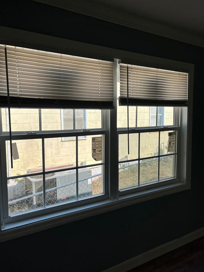 Building Photo - 2635 Royal St