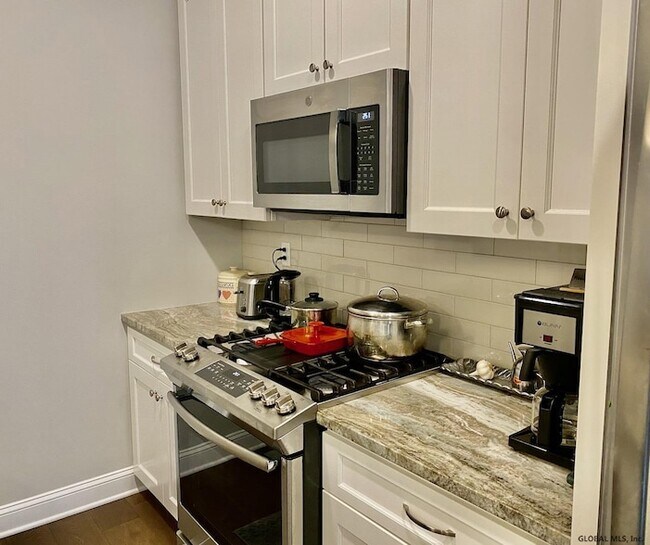 Building Photo - 77 Van Dam St