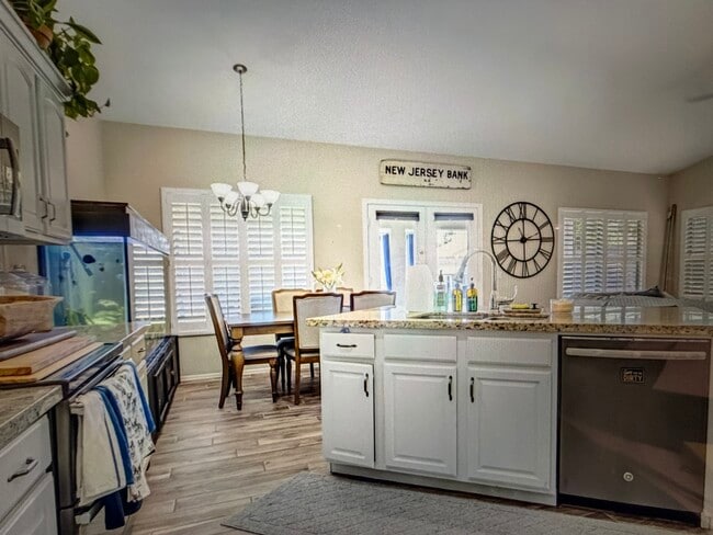 Building Photo - 2913 E Runaway Bay Pl