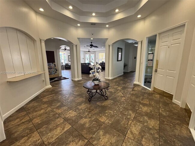 Building Photo - 1037 Park Ridge Cir