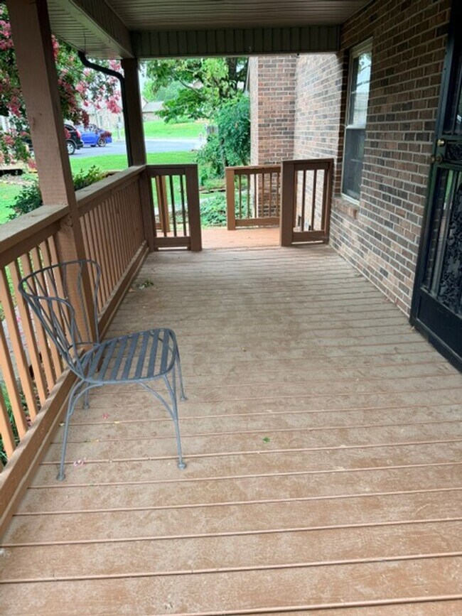 Building Photo - Maryville City 37804 - 4 bedroom, 3 bath Townhome - Contact Troy Adams (865) 233-6949