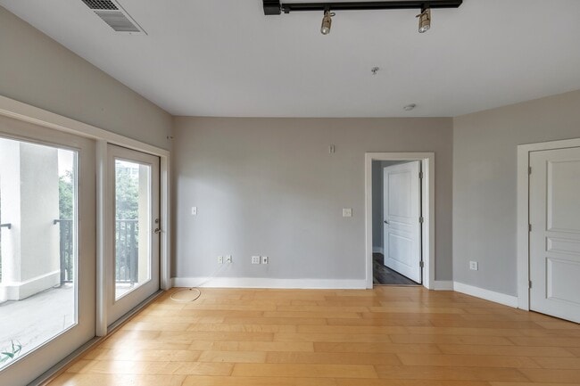 Building Photo - 799 Hammond Dr NE
