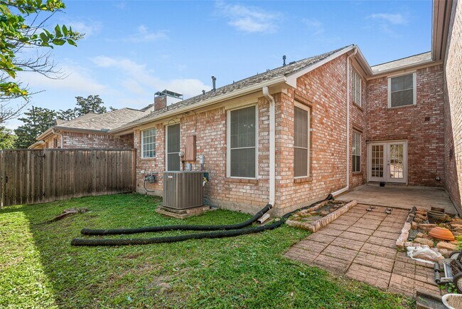 Building Photo - 1014 Enclave Square N