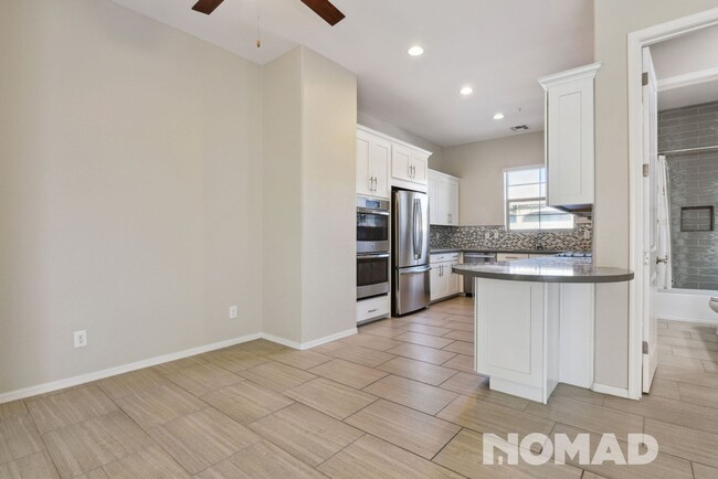 Building Photo - Stunning 3BR Townhouse in North Scottsdale