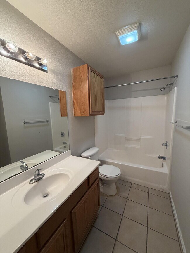 Building Photo - 533 N Clinton Ave