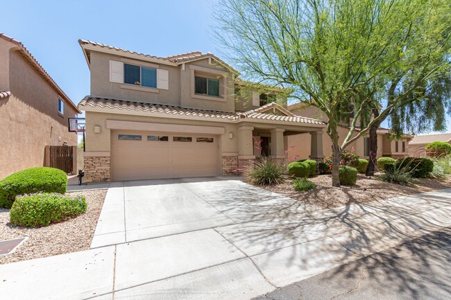 Building Photo - Beautiful Large 5 Bedroom Home In Desert R...