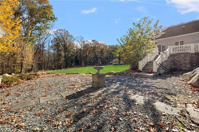 Building Photo - 524 Tillinghast Rd