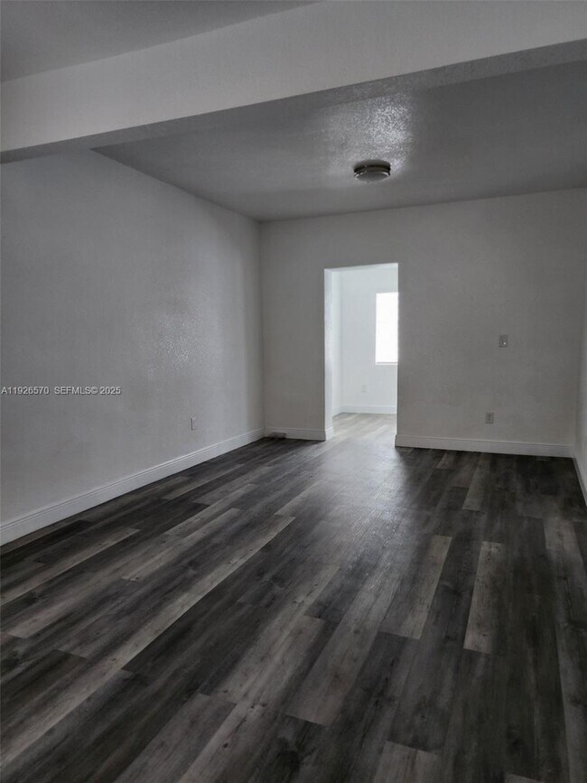 Building Photo - 1250 NW 55th St