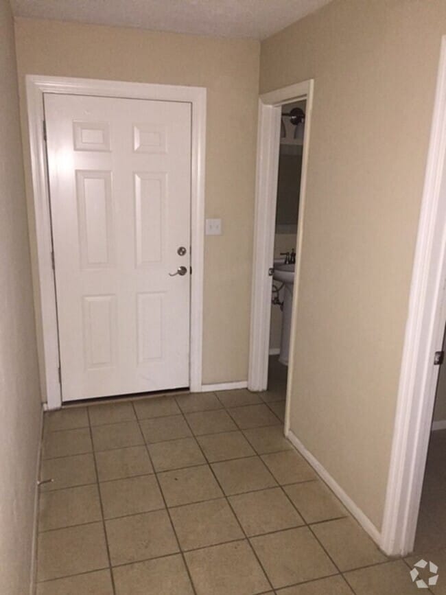 Building Photo - Call today and move in quickly before its ...