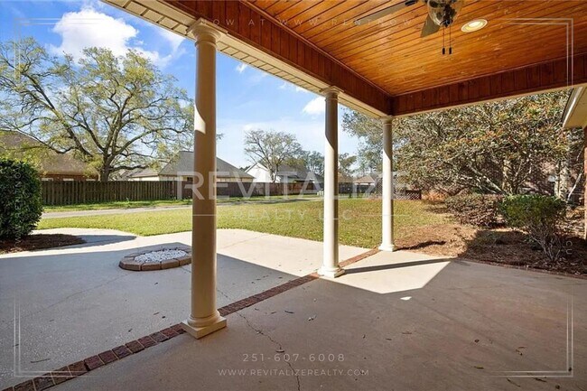 Building Photo - Charming 4 Bedroom/2.5 Bathroom in Fairhope!