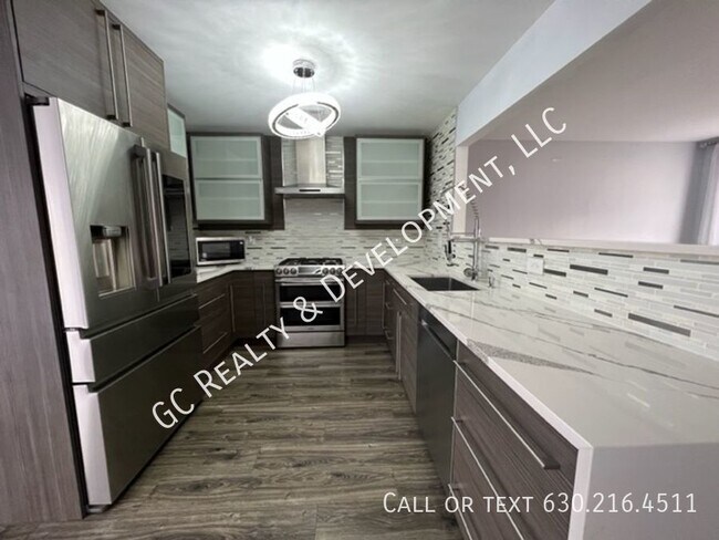 Building Photo - ***HIGHPOINT COMMUNITY / GORGEOUS UPDATED ...