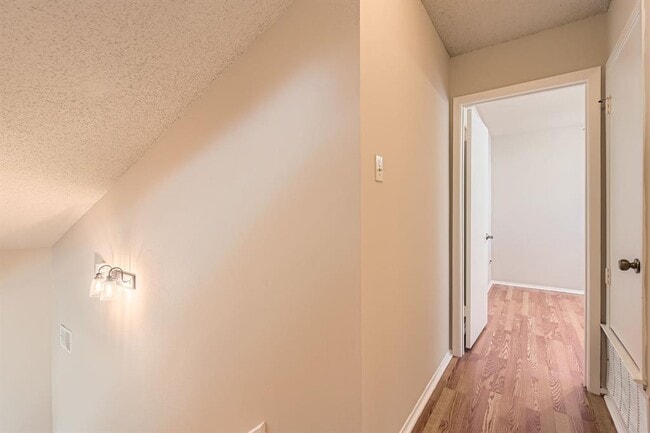 Building Photo - 708 Decker Prairie Dr