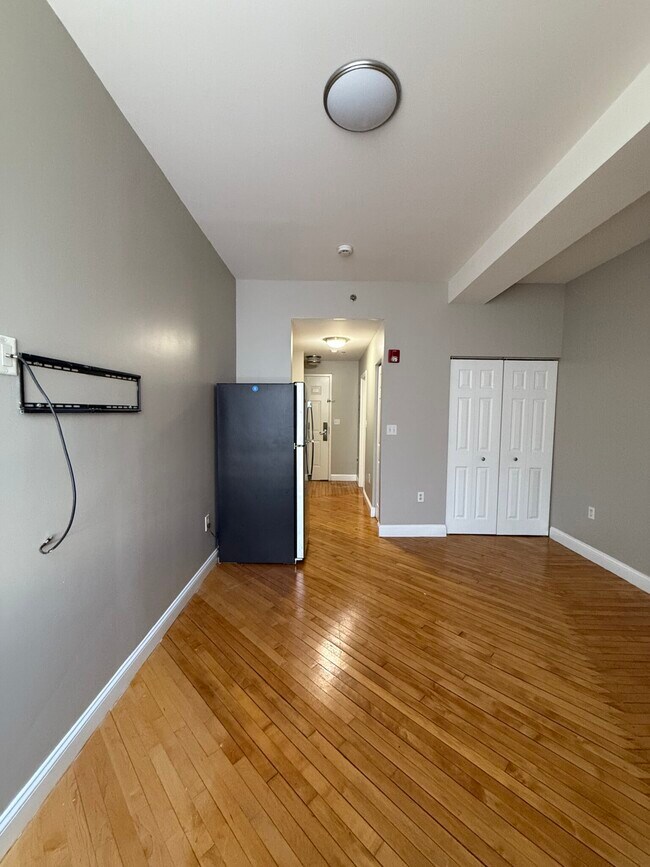 Building Photo - 312 Shirley St