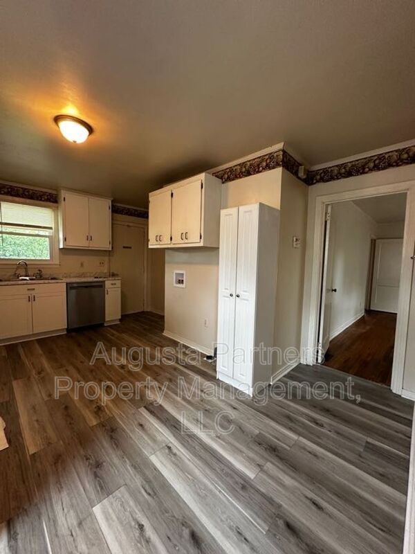 Building Photo - 3224 York Dr