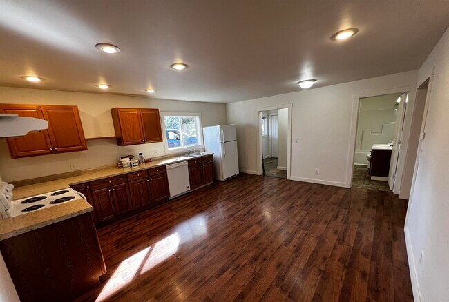 Building Photo - 9197 Cty J-Unit A