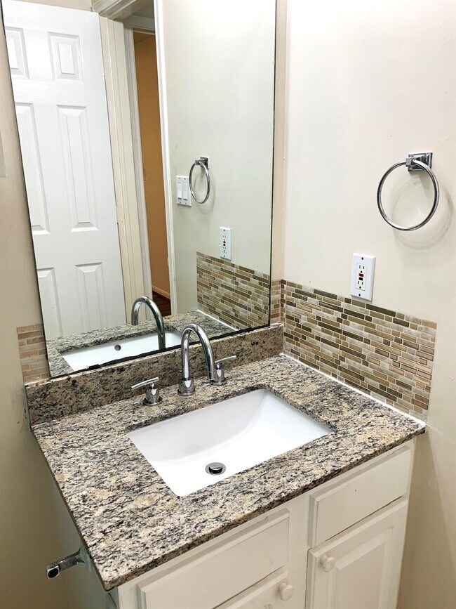 Building Photo - 1710 Emerald Lake Ct